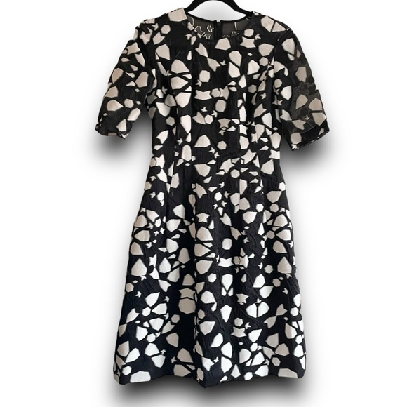 LELA ROSE Black White Embroidered Short Sleeved Midi Length Cocktail Dress 2 - Picture 1 of 9
